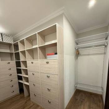 Продается 1-комнатная квартира, 54 м²