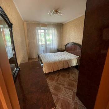 Продается 1-комнатная квартира, 78,6 м²