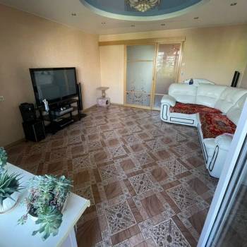 Продается 1-комнатная квартира, 78,6 м²