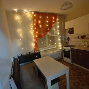 Продается 1-комнатная квартира, 42 м²