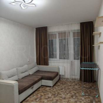 Продается 1-комнатная квартира, 42 м²