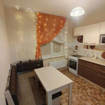 Продается 1-комнатная квартира, 42 м²