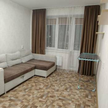 Продается 1-комнатная квартира, 42 м²