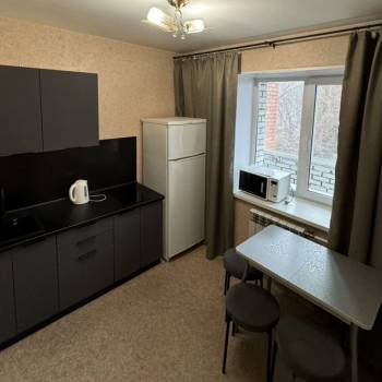 Продается 1-комнатная квартира, 38 м²