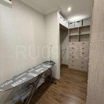 Продается 1-комнатная квартира, 54 м²