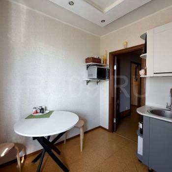 Продается 1-комнатная квартира, 42 м²