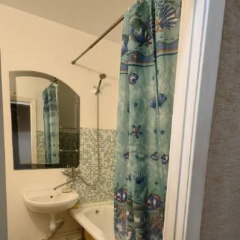 Продается 1-комнатная квартира, 42 м²
