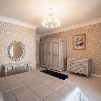 Продается 3-х комнатная квартира, 158 м²