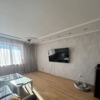 Продается Многокомнатная квартира, 77,4 м²