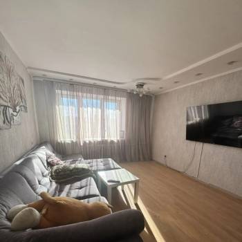 Продается Многокомнатная квартира, 77,4 м²