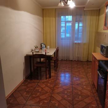 Сдается 2-х комнатная квартира, 76 м²