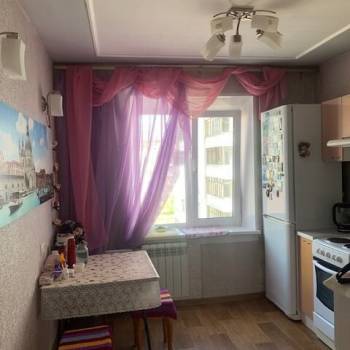Продается Многокомнатная квартира, 77 м²