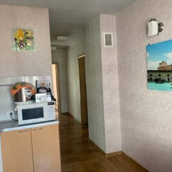 Продается Многокомнатная квартира, 77 м²