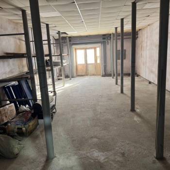 Сдается Нежилое помещение, 637 м²