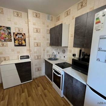 Продается 1-комнатная квартира, 39 м²