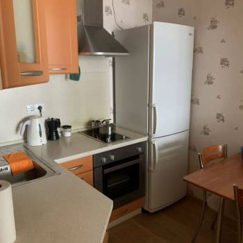 Продается 1-комнатная квартира, 42 м²