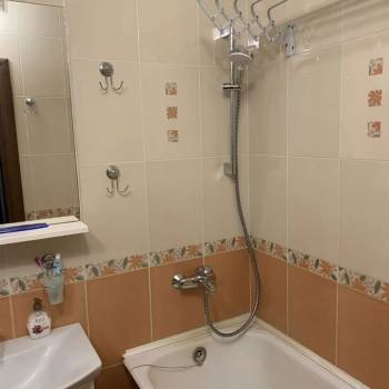 Продается 1-комнатная квартира, 42 м²