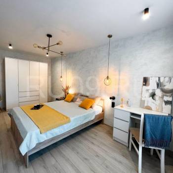 Продается 2-х комнатная квартира, 42 м²