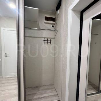 Продается 1-комнатная квартира, 42 м²