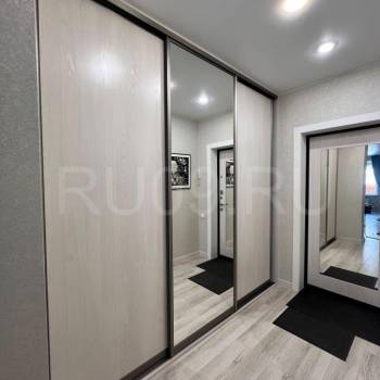 Продается 1-комнатная квартира, 42 м²