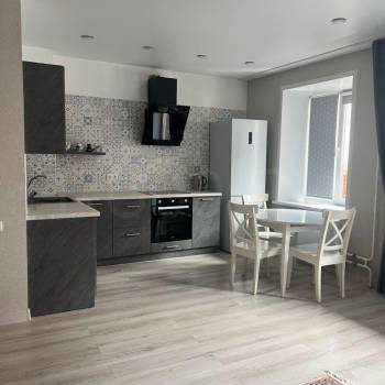 Продается 1-комнатная квартира, 42 м²