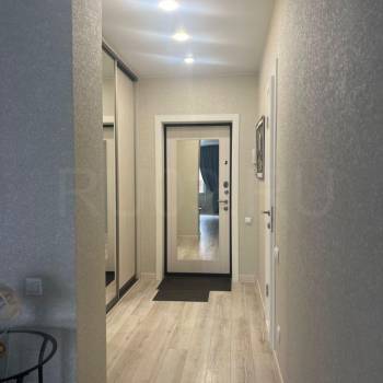 Продается 1-комнатная квартира, 42 м²