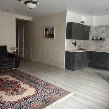 Продается 1-комнатная квартира, 42 м²