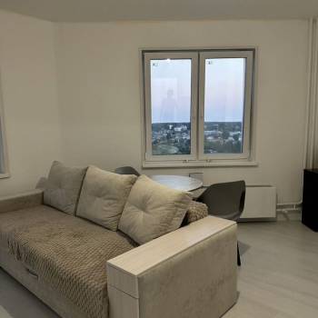 Продается 1-комнатная квартира, 42 м²