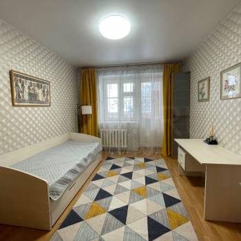 Сдается Многокомнатная квартира, 90 м²