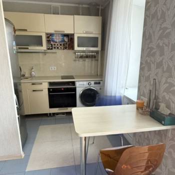 Продается 1-комнатная квартира, 32 м²