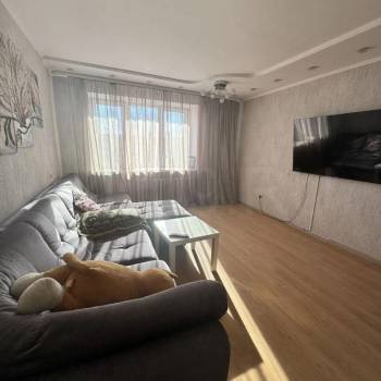 Продается Многокомнатная квартира, 77 м²