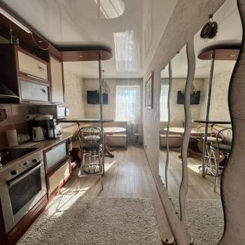 Продается Многокомнатная квартира, 77 м²