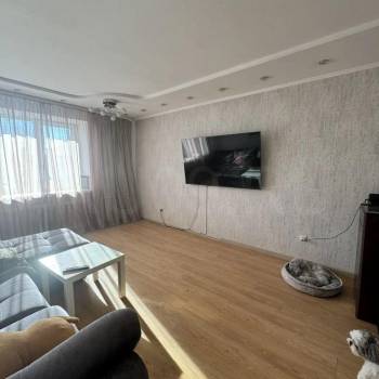 Продается Многокомнатная квартира, 77 м²