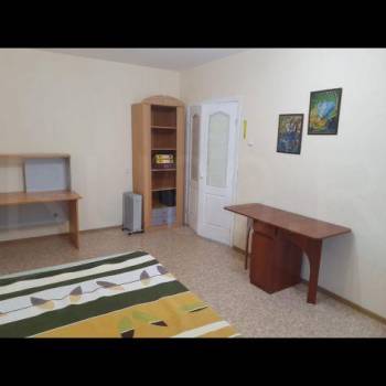 Продается 1-комнатная квартира, 42 м²