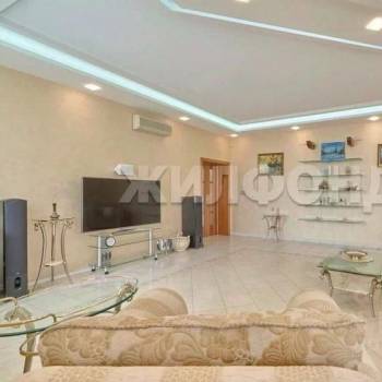 Продается 3-х комнатная квартира, 140 м²