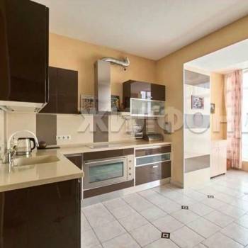 Продается 3-х комнатная квартира, 140 м²