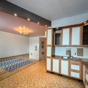 Продается 1-комнатная квартира, 49 м²