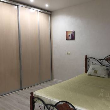 Продается 1-комнатная квартира, 54 м²
