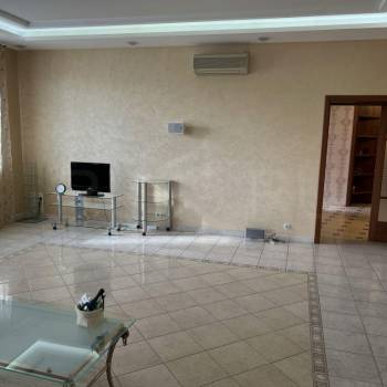 Продается 3-х комнатная квартира, 140 м²