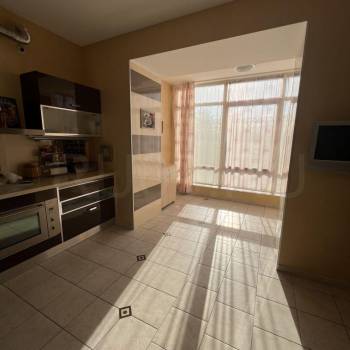 Продается 3-х комнатная квартира, 140 м²