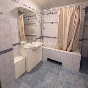 Сдается 2-х комнатная квартира, 75 м²