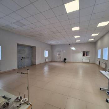Сдается Нежилое помещение, 300 м²