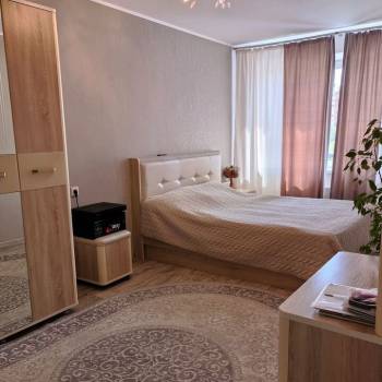 Продается Многокомнатная квартира, 81 м²