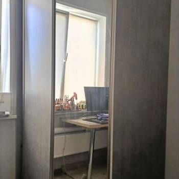 Продается 1-комнатная квартира, 72,8 м²