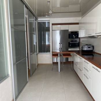 Продается Многокомнатная квартира, 211,9 м²