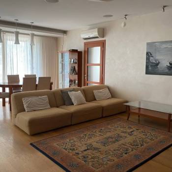 Продается Многокомнатная квартира, 211,9 м²