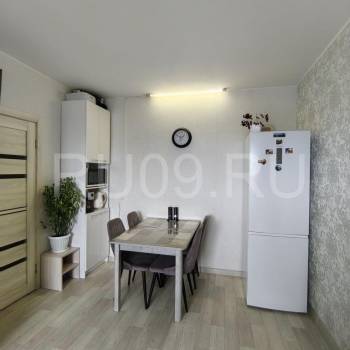 Продается 1-комнатная квартира, 42 м²