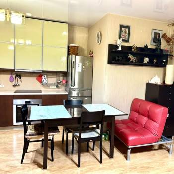 Сдается 2-х комнатная квартира, 77 м²