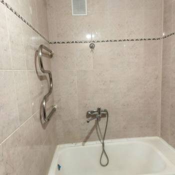 Продается 1-комнатная квартира, 57 м²
