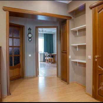 Сдается Многокомнатная квартира, 100 м²